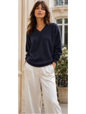 Women's Barneys New York Cashmere V-Neck Sweater Navy Size L